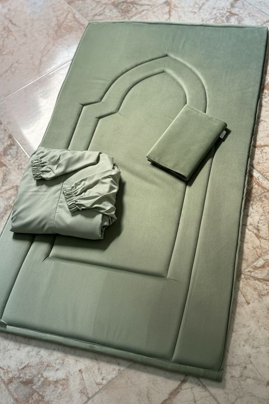 هدية طقم صلاة اخضر مغلف بقشة