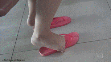 Pink Flip Floppin&#39; Chinese Tourist