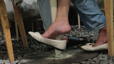 Umbira Shoe Dangling &amp; Sole Activity