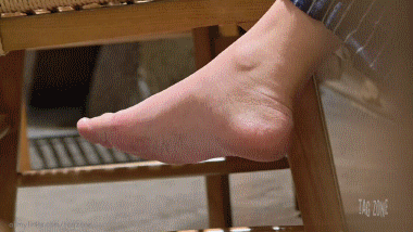 Phê La Duo Feet On Chairs