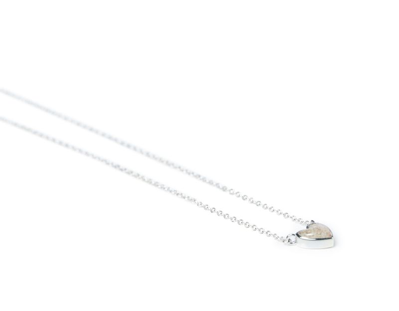 Delicate Dune Heart Necklace with Sand from Paradise Island
