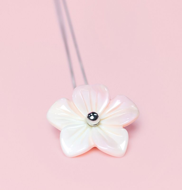 Queen Conch/SS Flower w. Single Pearl Necklace