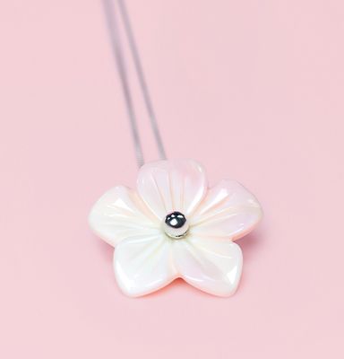 Queen Conch/SS Flower w. Single Pearl Necklace