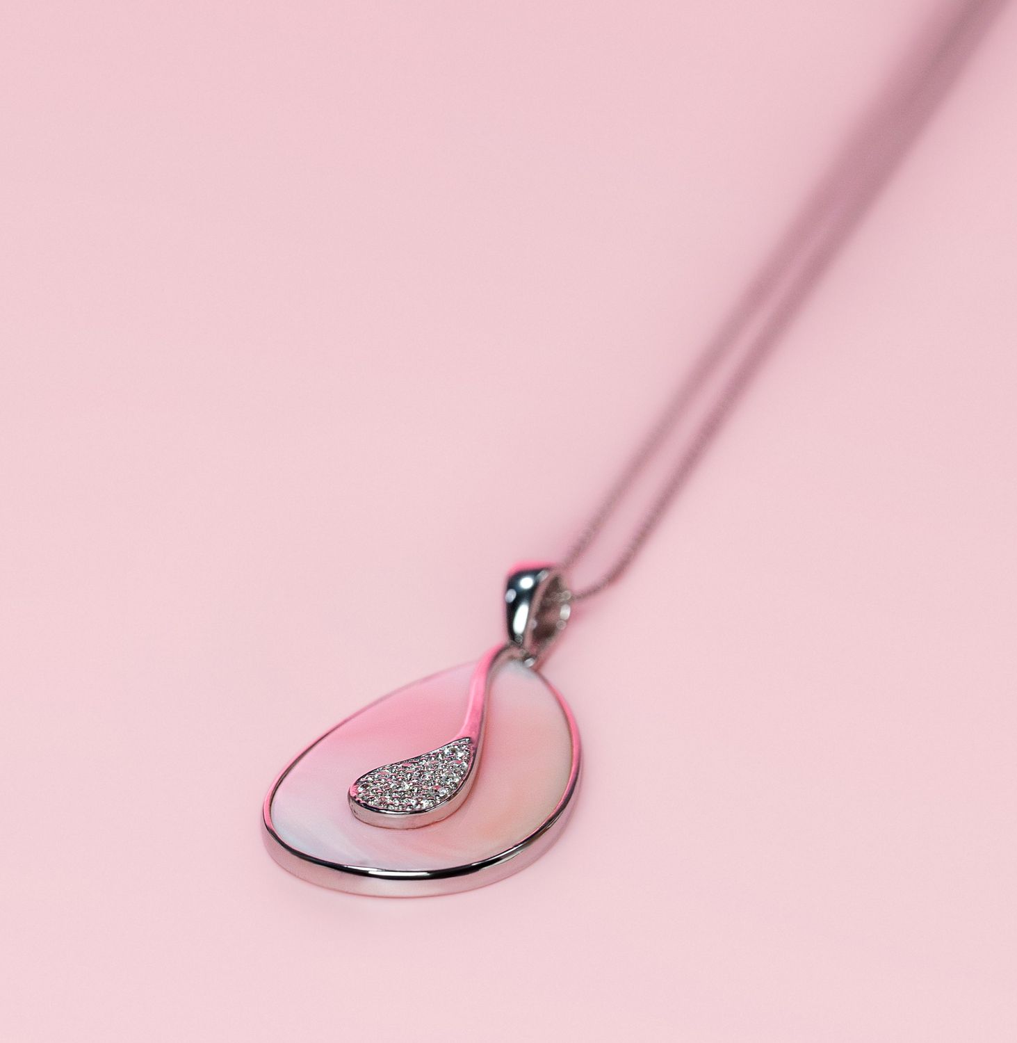 Queen Conch SS Oval w/CZ&#39;S Necklace
