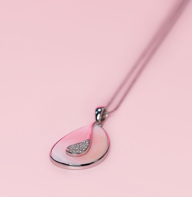 Queen Conch SS Oval w/CZ&#39;S Necklace