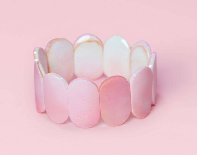Queen Conch Oval Discs Stretch Bracelet