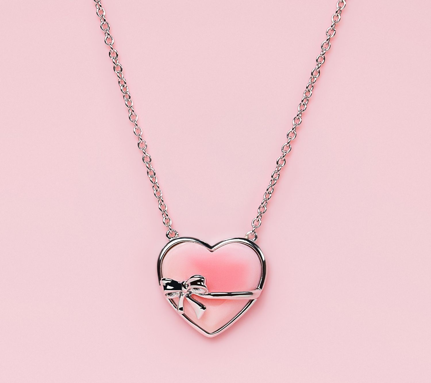 Queen Conch SS Heart w/Bow Necklace