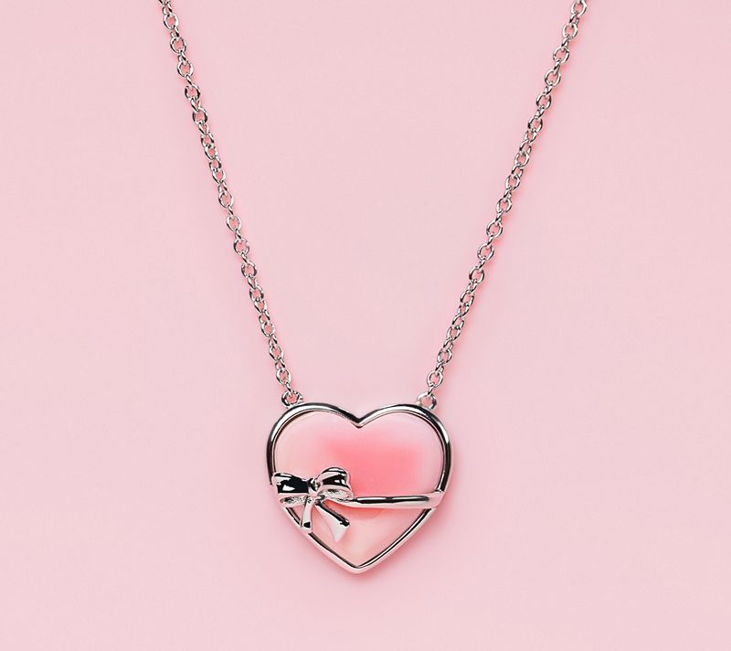 Queen Conch SS Heart w/Bow Necklace