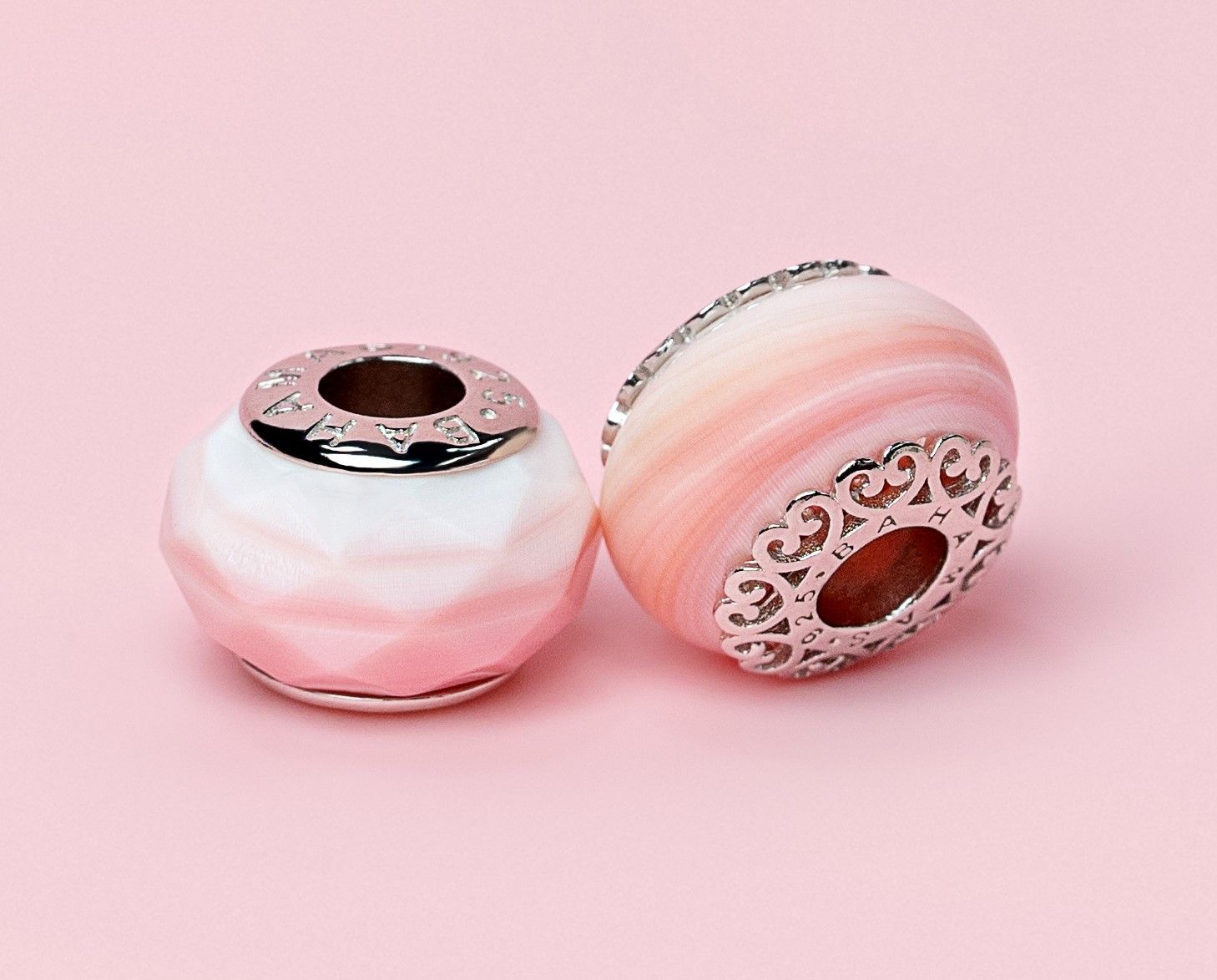 Queen Conch/SS &quot;Bahamas&quot; Roundell Charm with Filigree