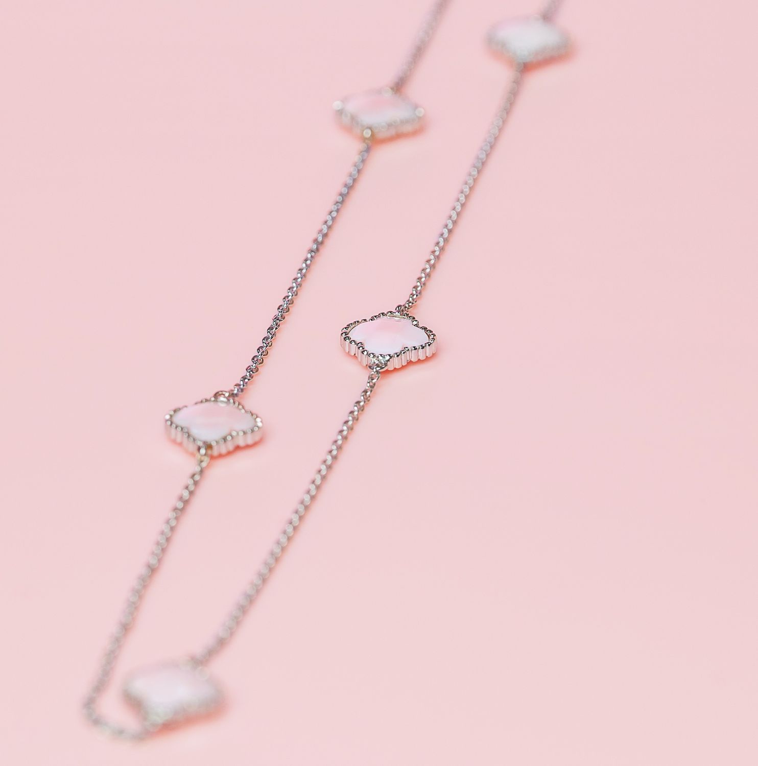 Queen Conch SS Faceted Clover Necklace