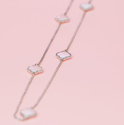 Queen Conch SS Faceted Clover Necklace
