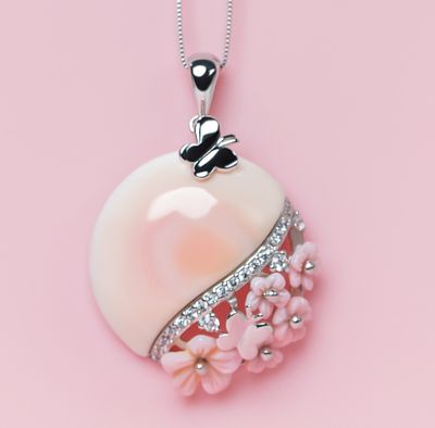 Queen Conch SS Flower w/ Butterfly &amp; CZ&#39;S Necklace