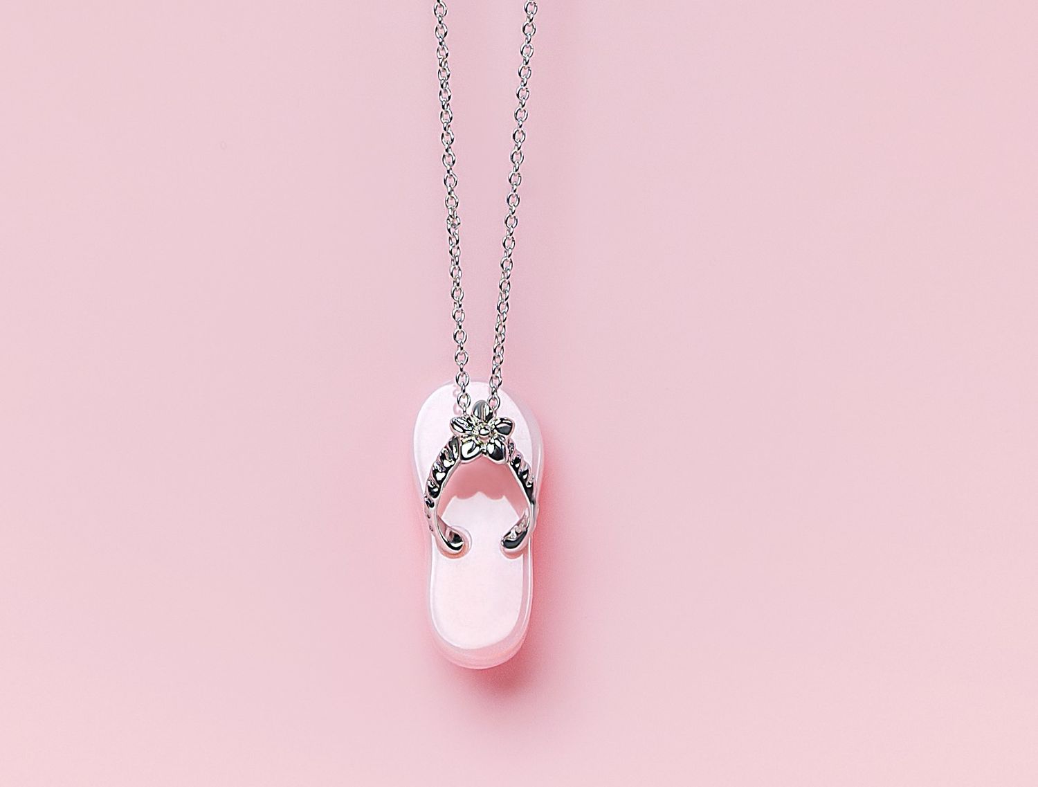 Queen Conch/SS Flip Flop Pendant With Flower
