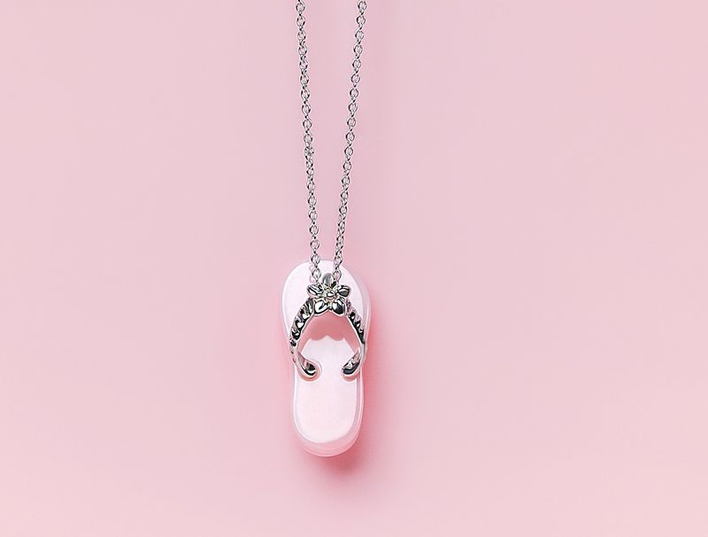 Queen Conch/SS Flip Flop Pendant With Flower