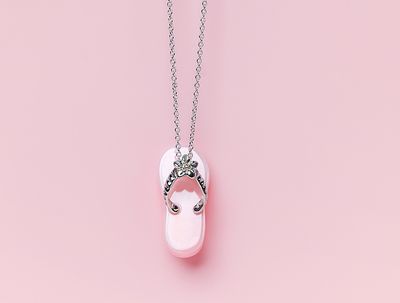 Queen Conch/SS Flip Flop Pendant With Flower