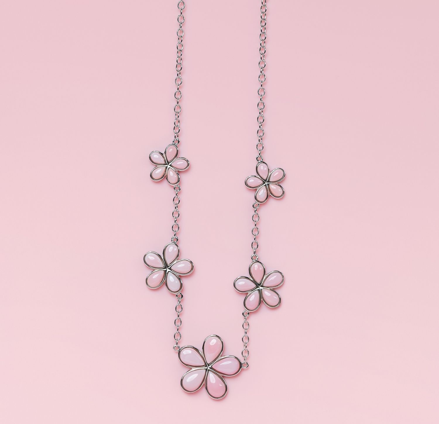 Queen Conch SS Flower Necklace