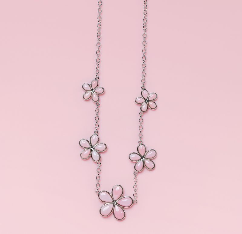 Queen Conch SS Flower Necklace
