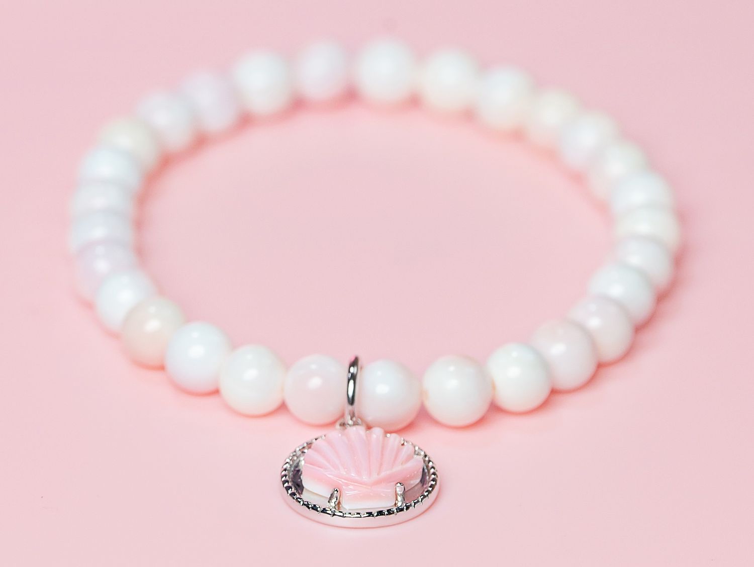 Queen Conch 7&quot; 6mm Bead Stretch Bracelet w.SS Clam in Circle Charm