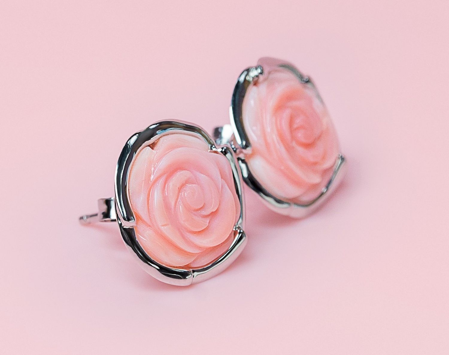 Queen Conch/SS Rose Stud Earrings