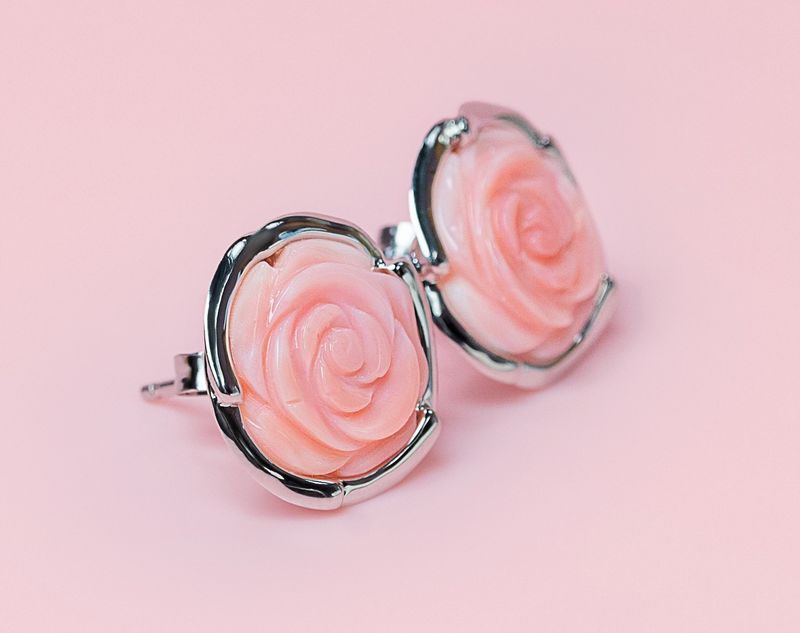 Queen Conch/SS Rose Stud Earrings