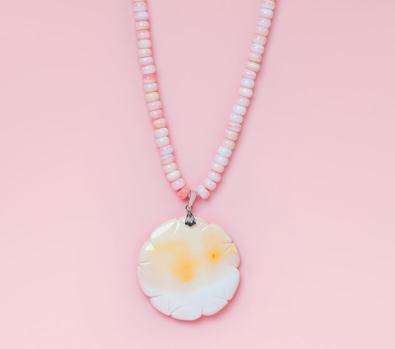 Queen Conch Beaded Necklace w/ Rose Charm
