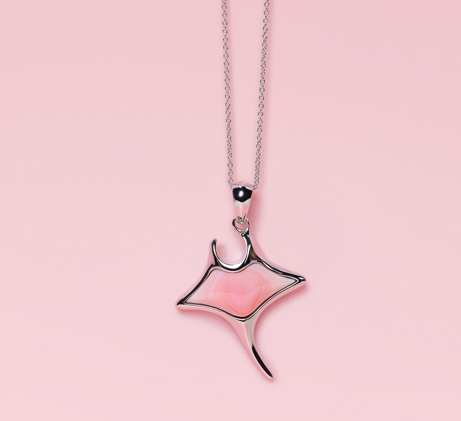 Queen Conch/SS Manta Ray Necklace