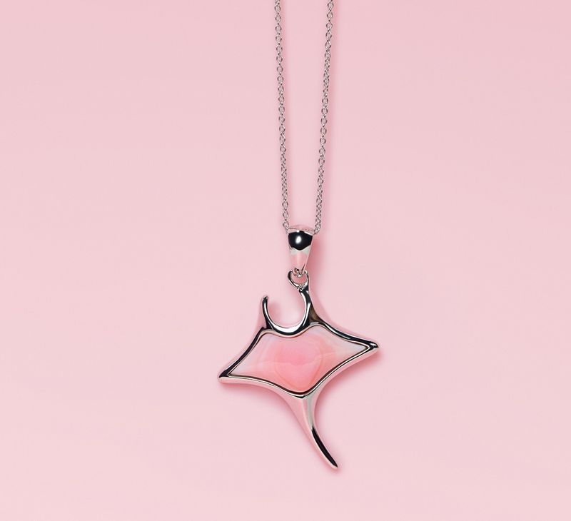 Queen Conch/SS Manta Ray Necklace
