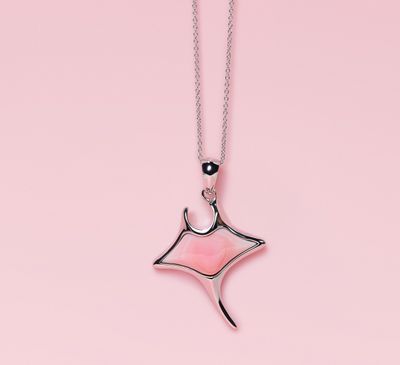 Queen Conch/SS Manta Ray Necklace