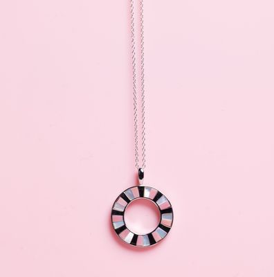 Queen Conch/SS Round Pendant w/MOP
