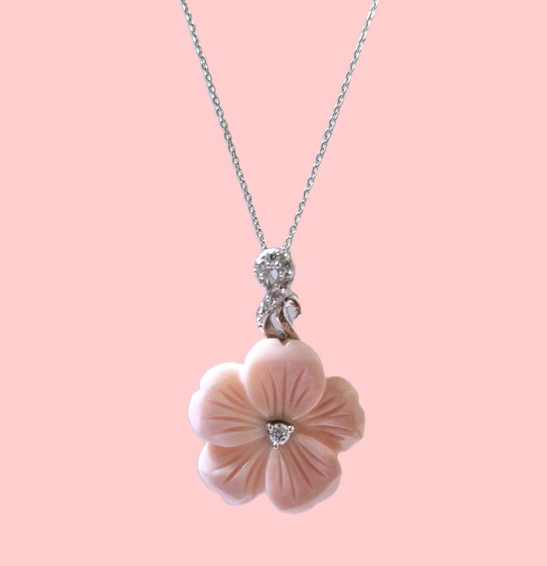 Queen Conch/SS Flower w. CZ&#39;s Necklace
