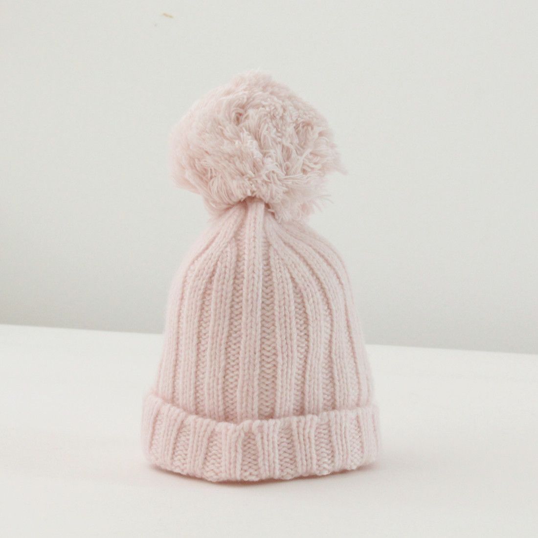 Maria Malmequer - Gorro Canelado com Pom Pom