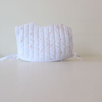 Babete com Laço Laterais Pintas Rosa Bordadas Maria Malmequer - Babete com Laço Laterais Pintas Rosa Bordadas