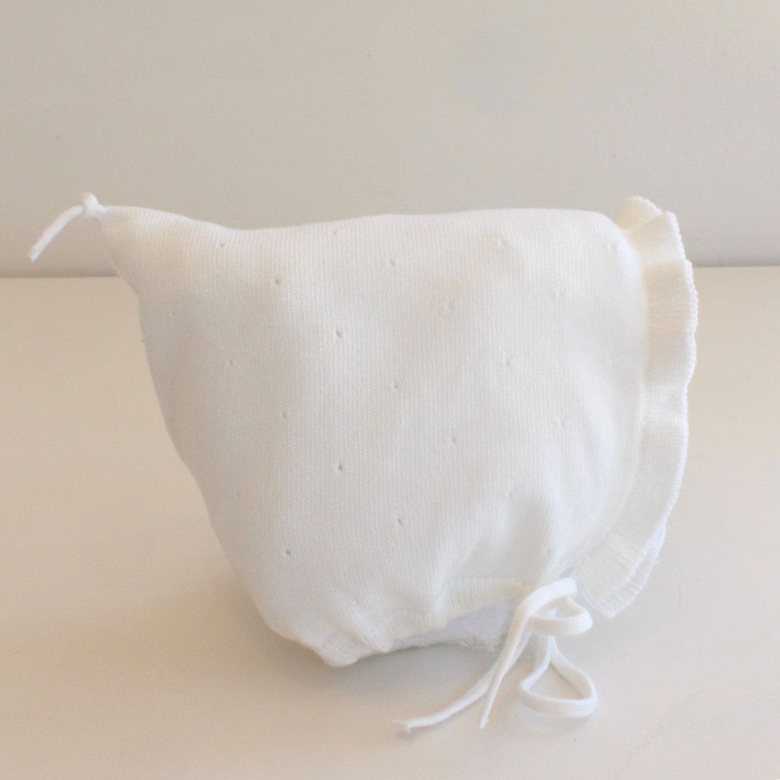 Maria Malmequer - Touca com Ilhós e Folho