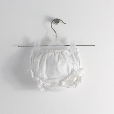 Tapa Fraldas Branco em Piquet com Folho Maria Malmequer - Tapa Fraldas Branco em Piquet com Folho