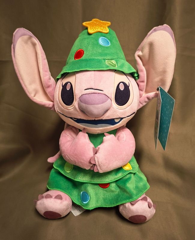 Angel van Lilo en Stitch in haar kerst outfit