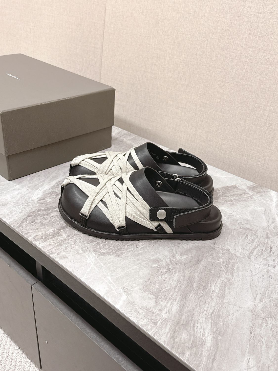 RO - SANDALS