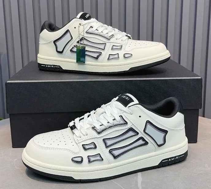 A*IRI SKEL - 2 GREYS