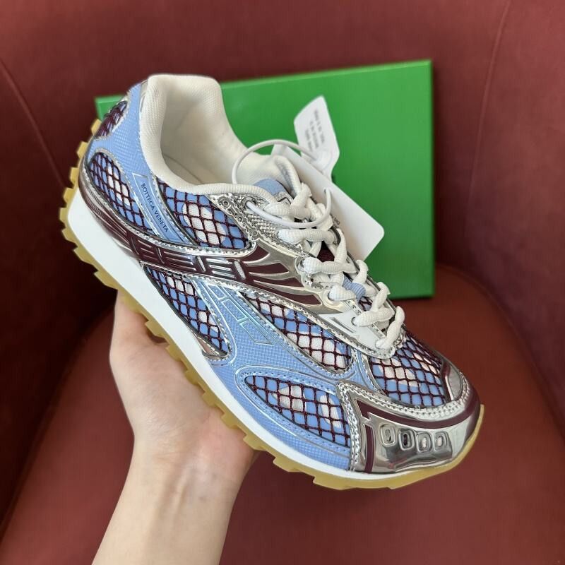 B*TTEGA V*ENETA- SKY BLUE