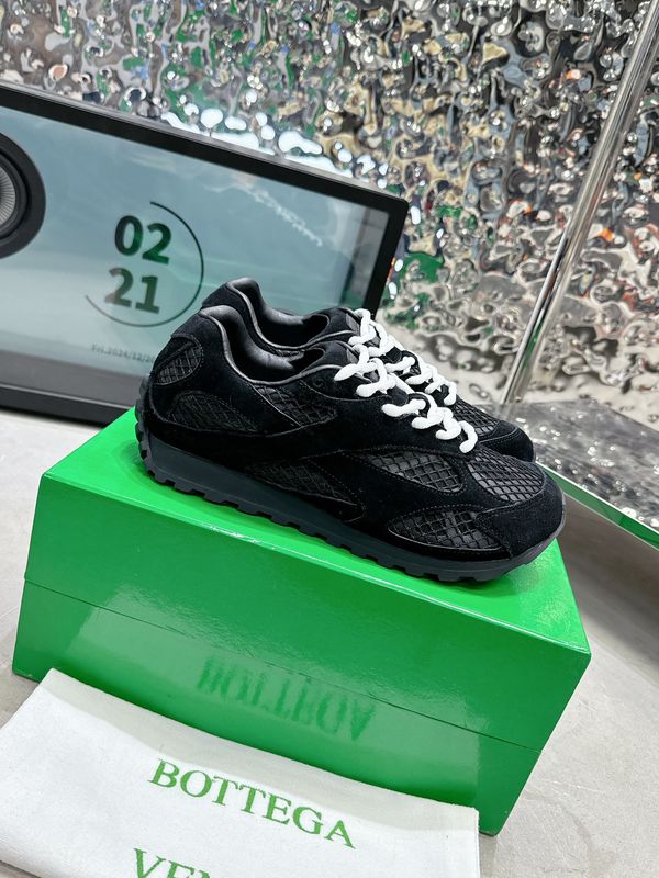 B*TTEGA V*ENETA- BLACK SUEDE