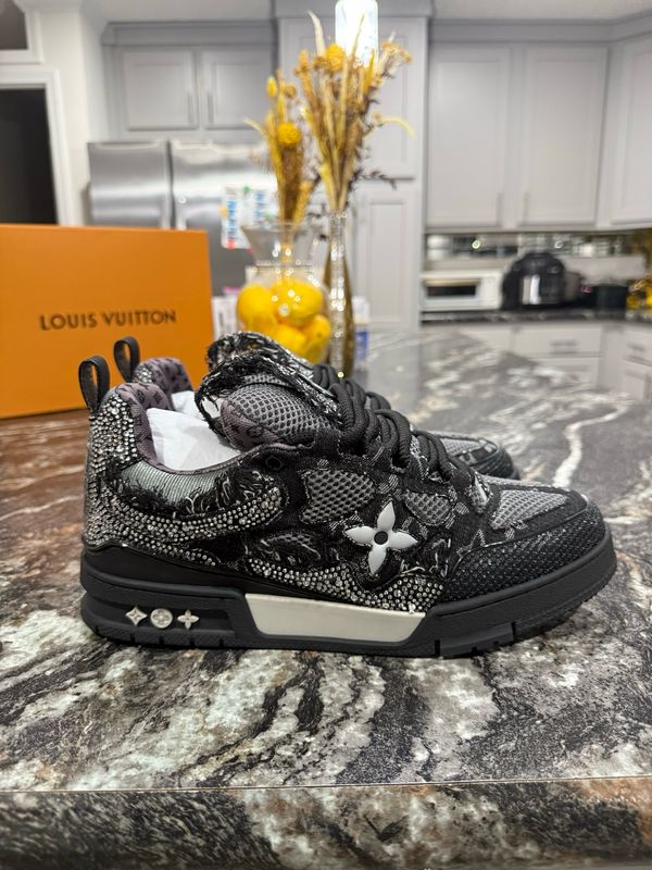 2-3 DAY SHIPPING- Size 44