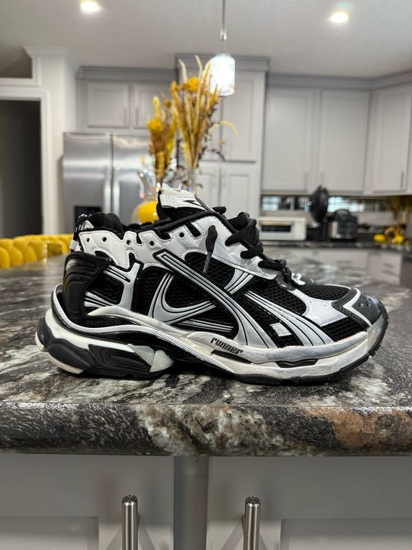 BB RUNNERS - Size 44 (2-3 Day Shipping)