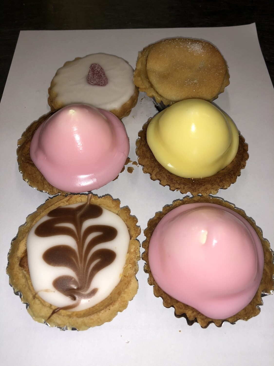 Assorted Small Cakes (4)