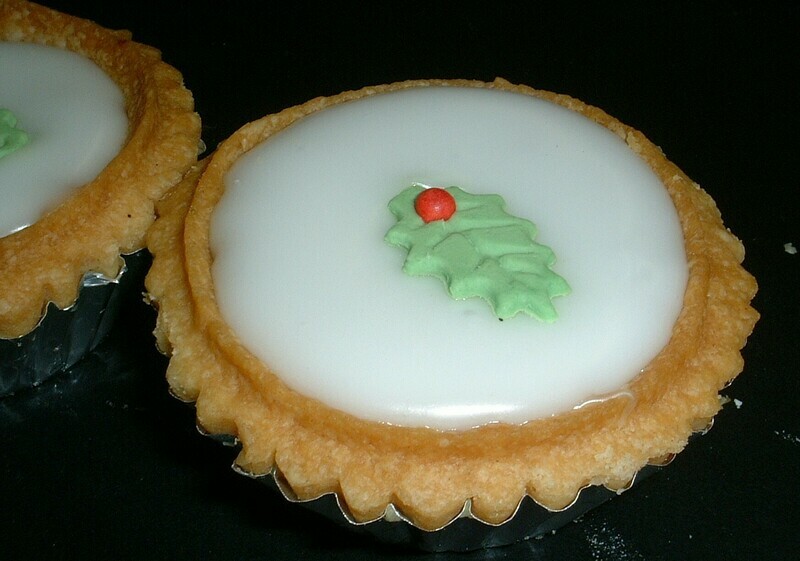 Iced Christmas Pies (4)
