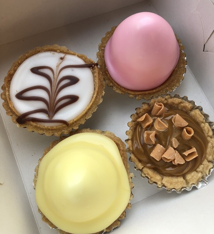 Assorted Small Cakes (4)