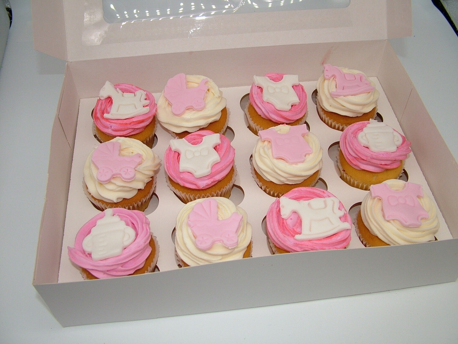 12 Cupcakes