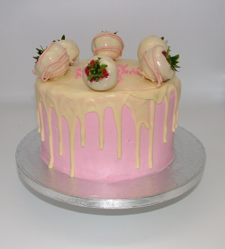 Drip Cake with 6 Macaroons