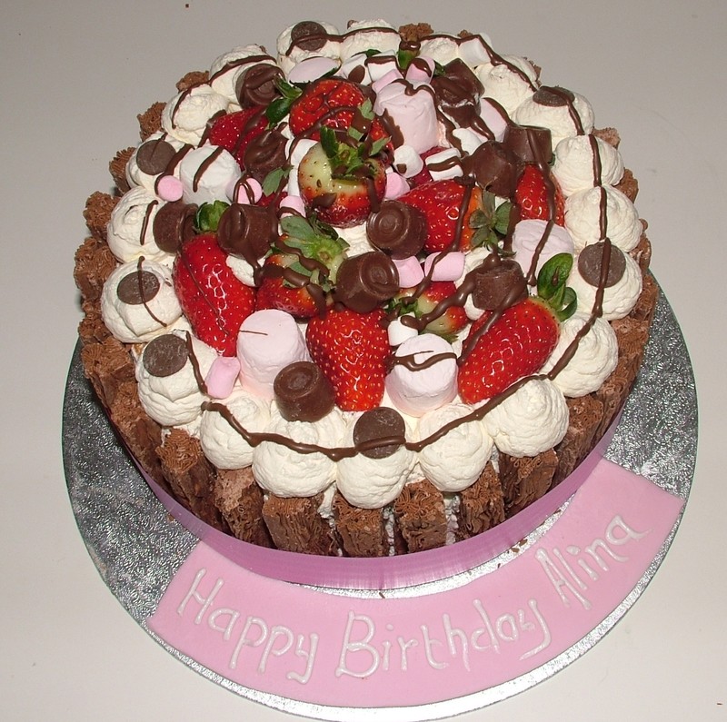 Special Luxury Fresh Cream Gateaux