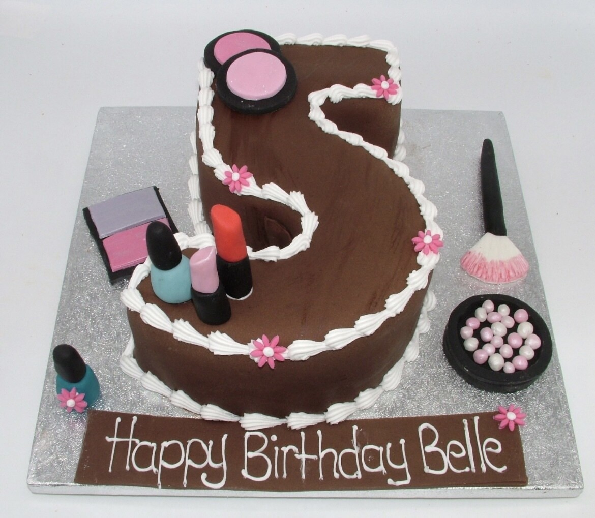 Makeup themed Figure Cake