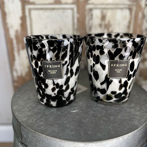 נר גדול בכלי מנומר