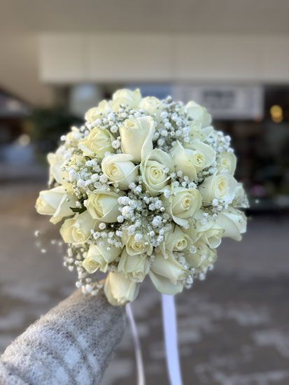 9. זר ורדים וגבסנית